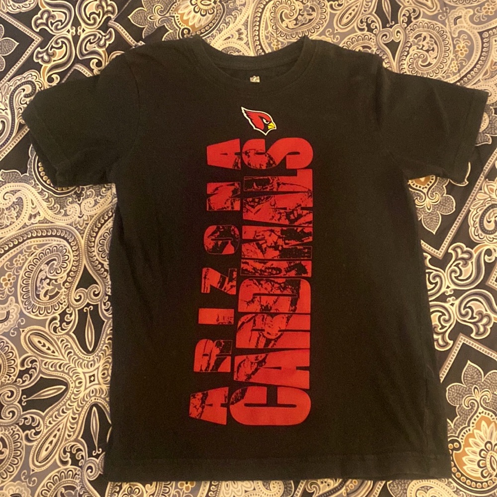Great condition, size 8 (medium) Arizona Cardinals t-shirt! 🏈